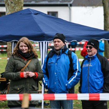 Jennifer Jüngling, Wettkampfleitung, Klaus-Dieter Welker, Repräsentant des LVR, und Karl Heinz Goerke, Webmaster für den Leichtathletik-Kreis Rhein-Lahn.